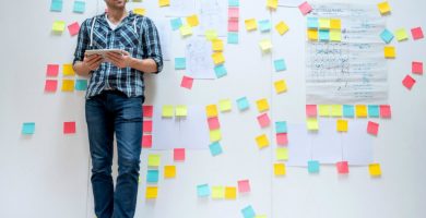 Externalizar la estrategia en redes sociales: ventajas e inconvenientes